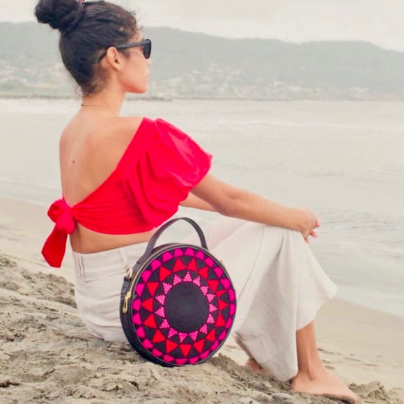 Round messenger, Wayuu Crossbody/ shoulder bag, Adjustable strap. - Picture 12 of 12